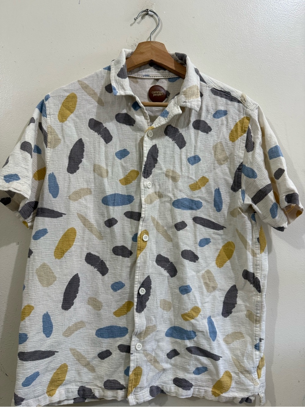 common people® Casual Short-Sleeve Button-Down Shirt in Cream with Blue, Mustard